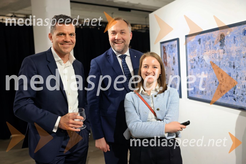  Luka Vesnaver, predsednik Britansko-slovenske gospodarske zbornice in partner v ION Advisory;  Mart D. Buh, vodja poslovnega razvoja, Britansko-slovenska gospodarska zbornica;  Špela Rener, Britansko-slovenska gospodarska zbornicaV Londonu razstava Radovana Jenka in razprava o prihodnosti trajnostne prenove urbanih območij