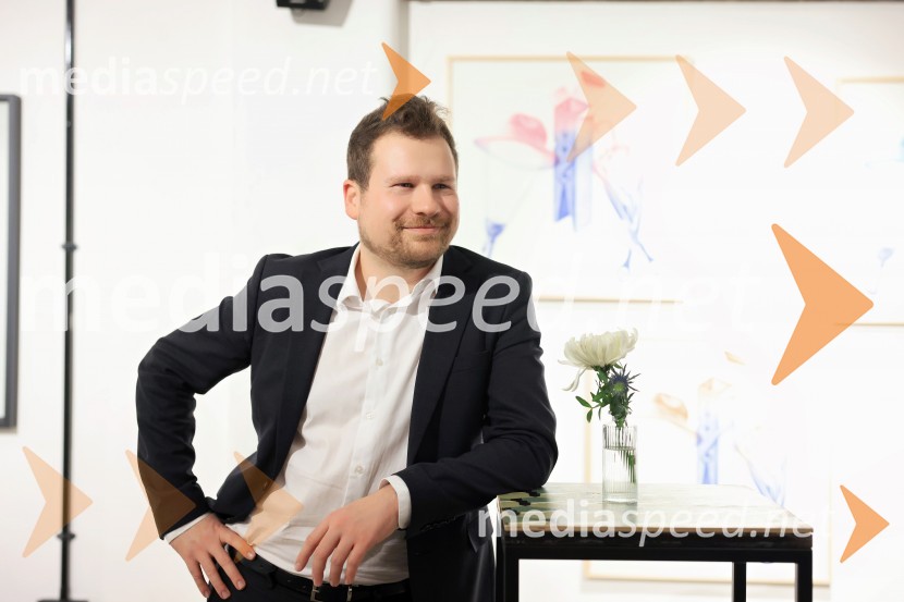  Rok Hodej, vodja javnih zadev, Združenje ManagerV Londonu razstava Radovana Jenka in razprava o prihodnosti trajnostne prenove urbanih območij