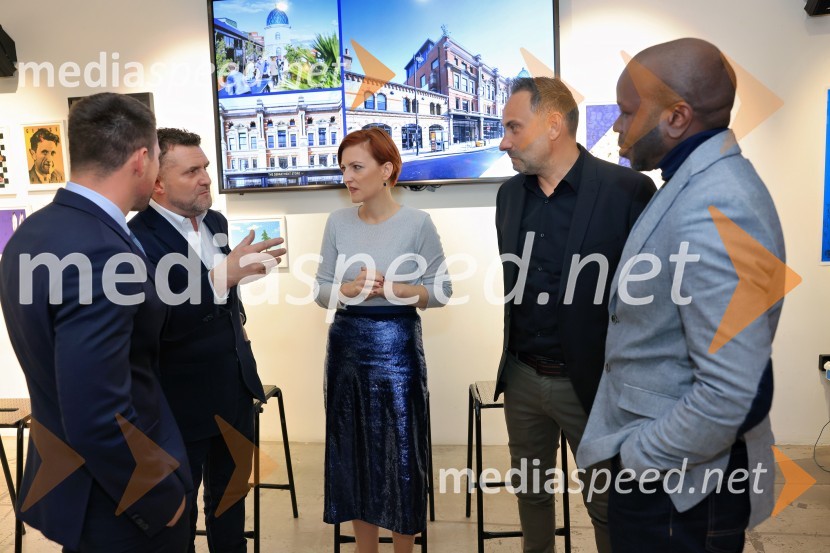  Tim Gledstone, partner, Squire and Partners; dr. Asta Vrečko, ministrica za kulturo;  Janez Kunič, komercialni direktor, Trimo;  Wasya Awori, RikoV Londonu razstava Radovana Jenka in razprava o prihodnosti trajnostne prenove urbanih območij