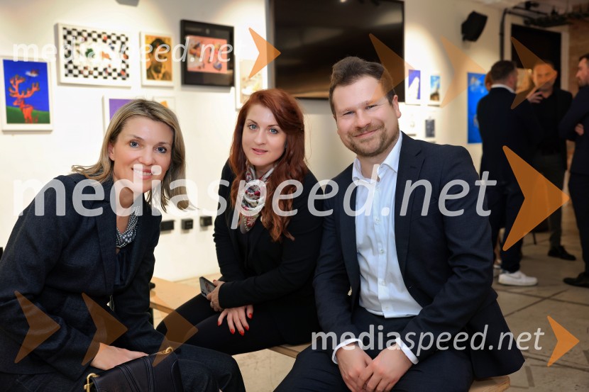  Barbara Uranjek, direktorica, Britansko-slovenska gospodarska zbornica;  Aleksandra Barič, Britansko veleposlaništvo v Ljubljani;  Rok Hodej, vodja javnih zadev, Združenje ManagerV Londonu razstava Radovana Jenka in razprava o prihodnosti trajnostne prenove urbanih območij