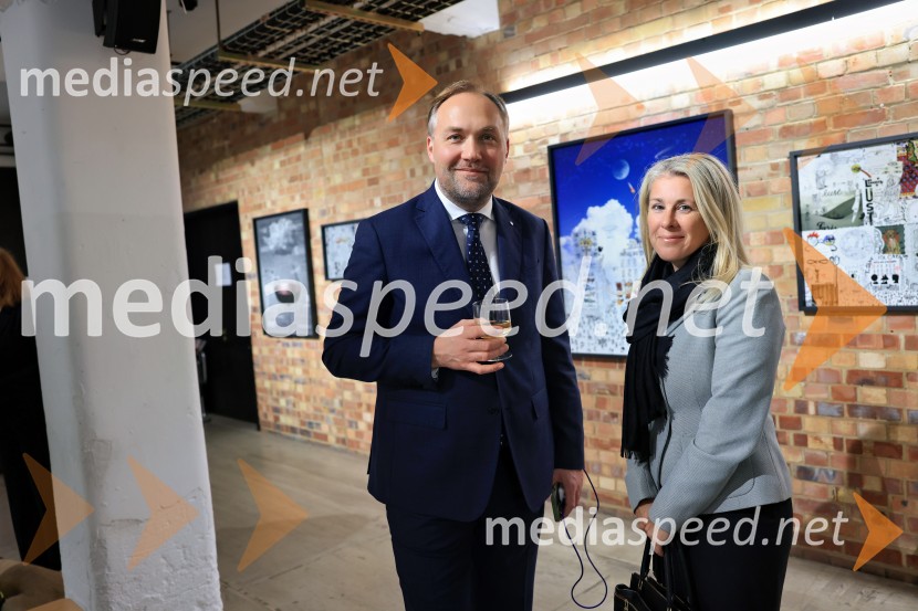  Mart D. Buh, vodja poslovnega razvoja, Britansko-slovenska gospodarska zbornica;  Mojca Župan Macedoni, Protokol RSV Londonu razstava Radovana Jenka in razprava o prihodnosti trajnostne prenove urbanih območij