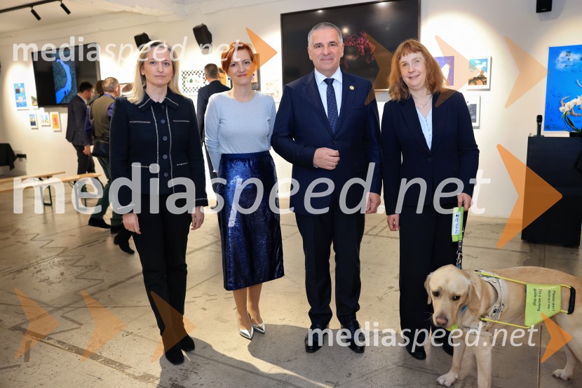  Sanja Štiglic, slovenska veleposlanica v Londonu; dr. Asta Vrečko, ministrica za kulturo;  Marko Lotrič, predsednik, Državni svet;  Victoria Harrison, britanska veleposlanica v SlovenijiV Londonu razstava Radovana Jenka in razprava o prihodnosti trajnostne prenove urbanih območij