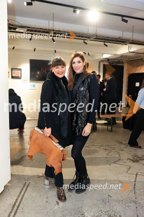  Ana Lazovski, oblikovalka klobukov in maskerka;  Kaja KopitarV Londonu razstava Radovana Jenka in razprava o prihodnosti trajnostne prenove urbanih območij