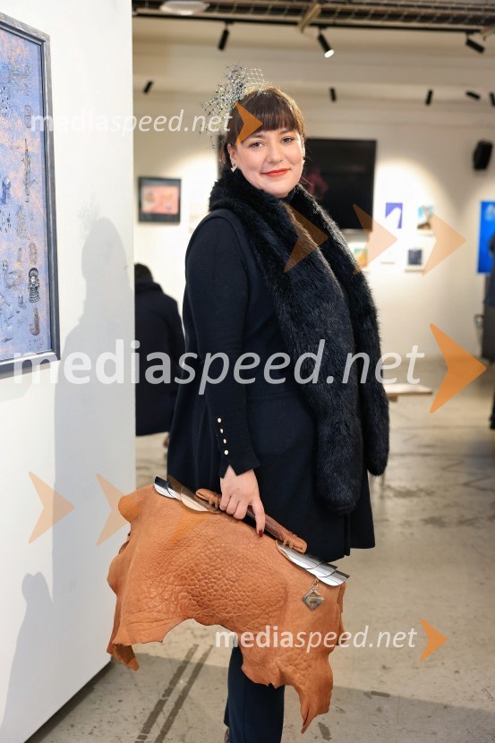  Ana Lazovski, oblikovalka klobukov in maskerkaV Londonu razstava Radovana Jenka in razprava o prihodnosti trajnostne prenove urbanih območij