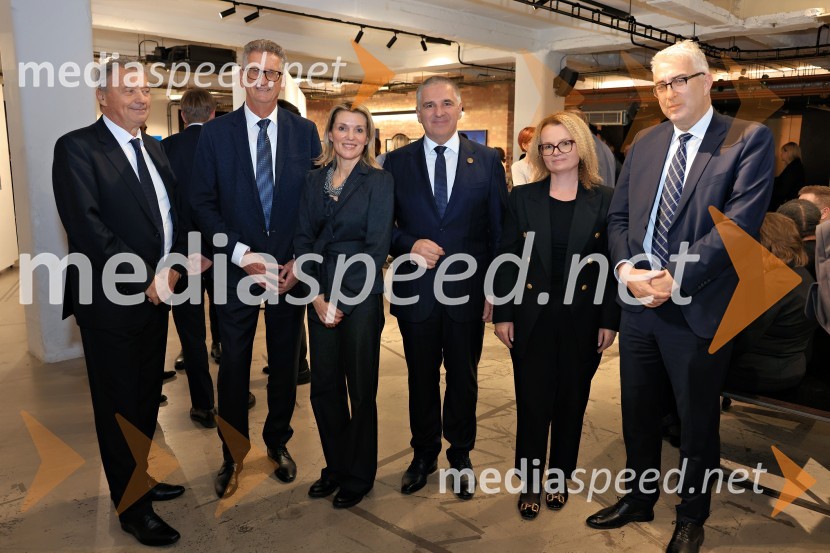  Jože Smole, svetnik, Državni svet;  Marko Staroveški, svetnik, Državni svet;  Barbara Uranjek, direktorica, Britansko-slovenska gospodarska zbornica;  Marko Lotrič, predsednik, Državni svet;  Monika Kirbiš Rojs, sekretarka, Državni svet;  Mitja  Gorenšček, svetnik, Državni svetV Londonu razstava Radovana Jenka in razprava o prihodnosti trajnostne prenove urbanih območij