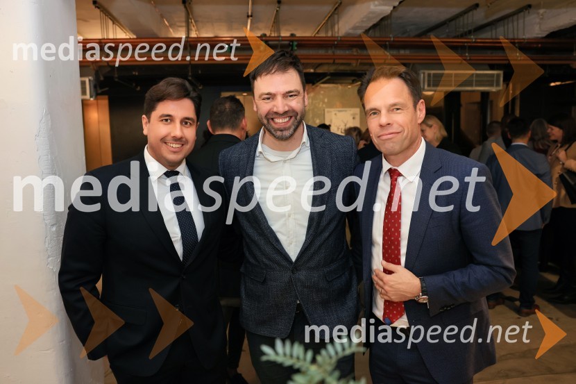  Aljoša Krdžić, partner, odvetniška pisarna Rojs, Peljhan, Prelesnik & partnerj;  Borut Čeh, soustanovitelj in izvršni direktor, Labena d.o.o.;  Robert Prelesnik,  partner, odvetniška pisarna Rojs, Peljhan, Prelesnik & partnerjiV Londonu razstava Radovana Jenka in razprava o prihodnosti trajnostne prenove urbanih območij