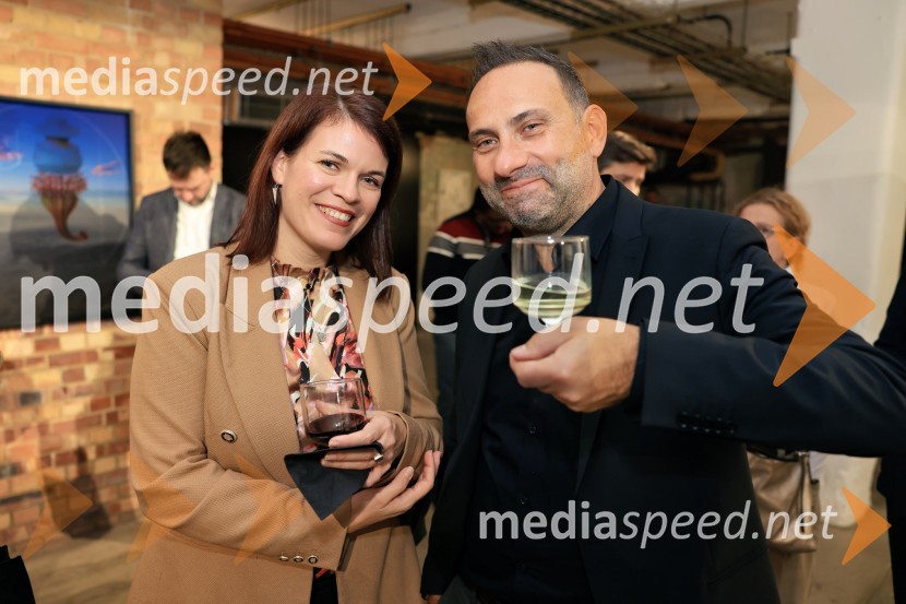  Maruša Uranjek, direktorica, Trimo Group Združeno Kraljestvo;  Janez Kunič, komercialni direktor, TrimoV Londonu razstava Radovana Jenka in razprava o prihodnosti trajnostne prenove urbanih območij