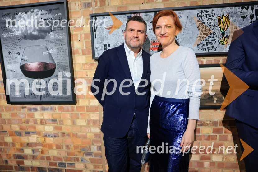  Tim Gledstone, partner, Squire and Partners; dr. Asta Vrečko, ministrica za kulturoV Londonu razstava Radovana Jenka in razprava o prihodnosti trajnostne prenove urbanih območij