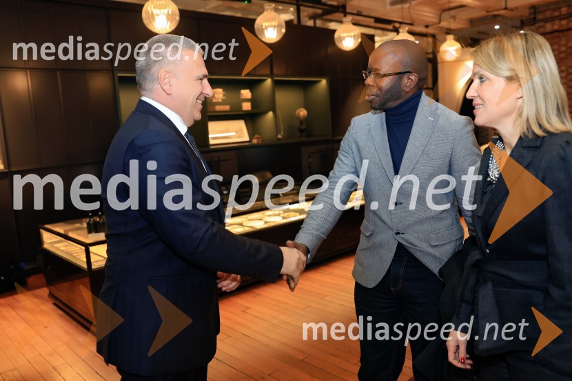  Marko Lotrič, predsednik, Državni svet;  Wasya Awori, Riko;  Barbara Uranjek, direktorica, Britansko-slovenska gospodarska zbornicaV Londonu razstava Radovana Jenka in razprava o prihodnosti trajnostne prenove urbanih območij