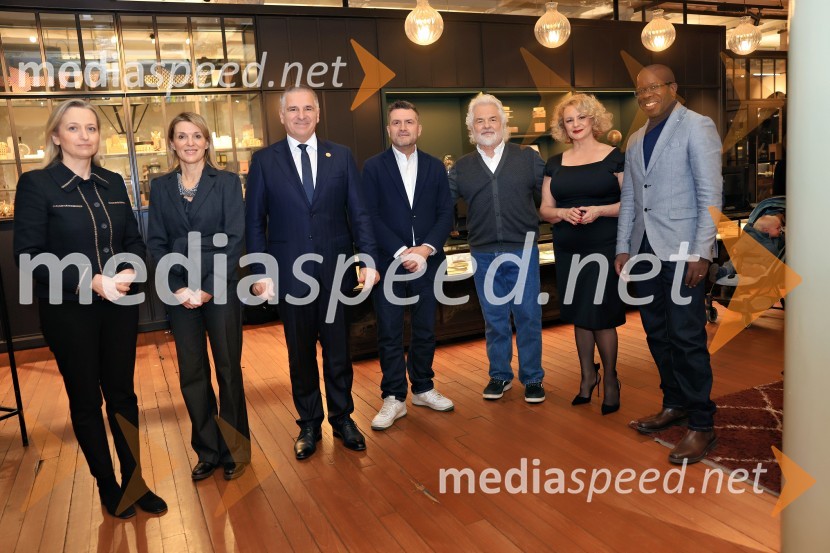  Sanja Štiglic, slovenska veleposlanica v Londonu;  Barbara Uranjek, direktorica, Britansko-slovenska gospodarska zbornica;  Črtomir Remec, direktor Stanovanjskega sklada;  Tim Gledstone, partner, Squire and Partners;  Mike Jenkins;  Petra Zakrajšek, arhitektka;  Wasya Awori, RikoV Londonu razstava Radovana Jenka in razprava o prihodnosti trajnostne prenove urbanih območij