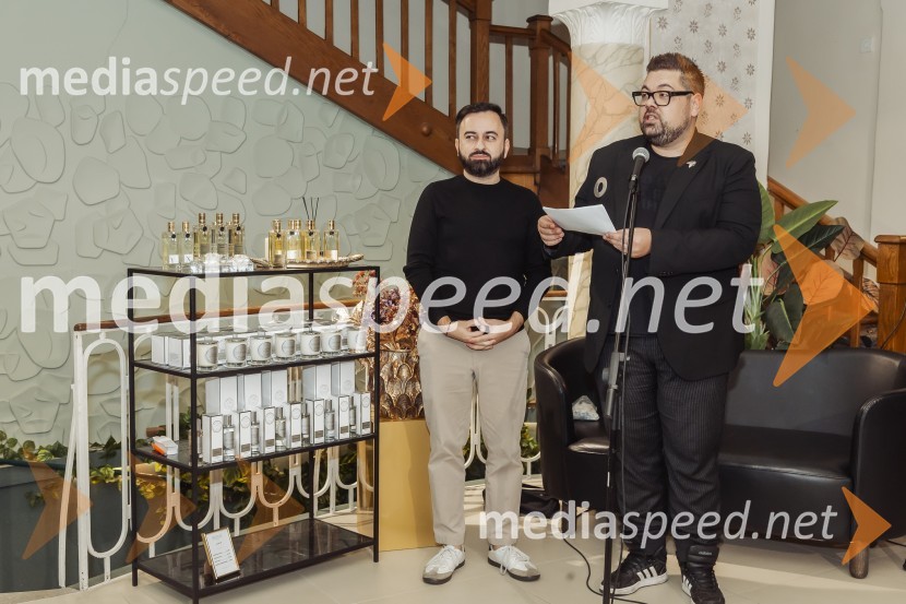  Nejc Simšič, novinar;  Damien Flynn, mbasador znamke, Nicolai Parfumeur CreateurVečer gurmanskih dišav z Nicolai Parfumeur Createur v Ikona Ljubljana