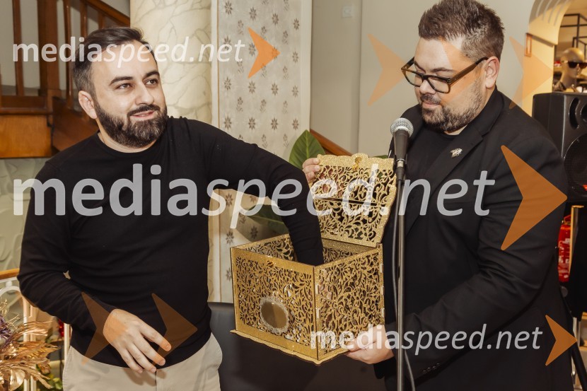  Damien Flynn, mbasador znamke, Nicolai Parfumeur Createur;  Nejc Simšič, novinarVečer gurmanskih dišav z Nicolai Parfumeur Createur v Ikona Ljubljana