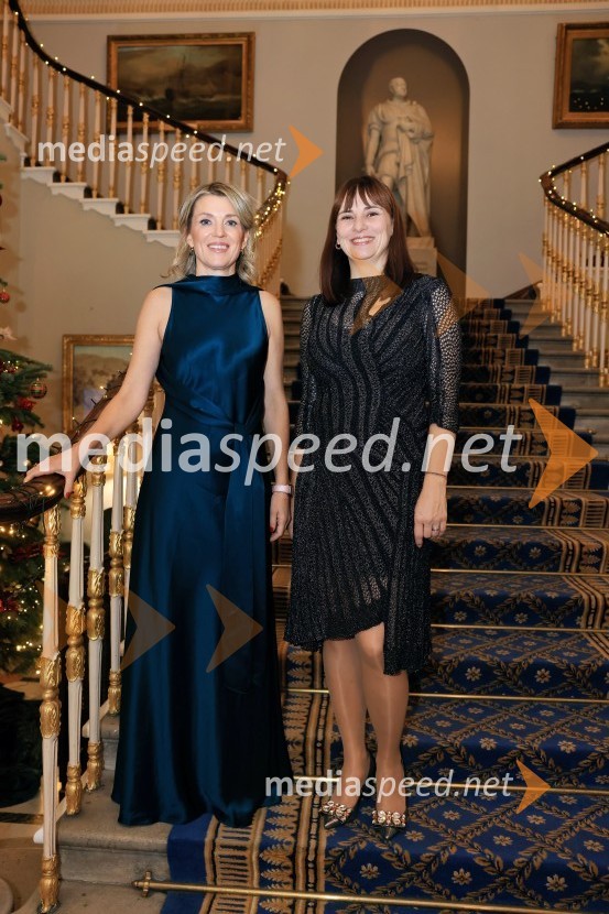  Barbara Uranjek, direktorica, Britansko-slovenska gospodarska zbornica;  Tamara Zajec Balažič, namestnica direktorja, SPIRIT SlovenijaChristmas Gala 2024, dogodek Britansko - slovenske gospodarske zbornice