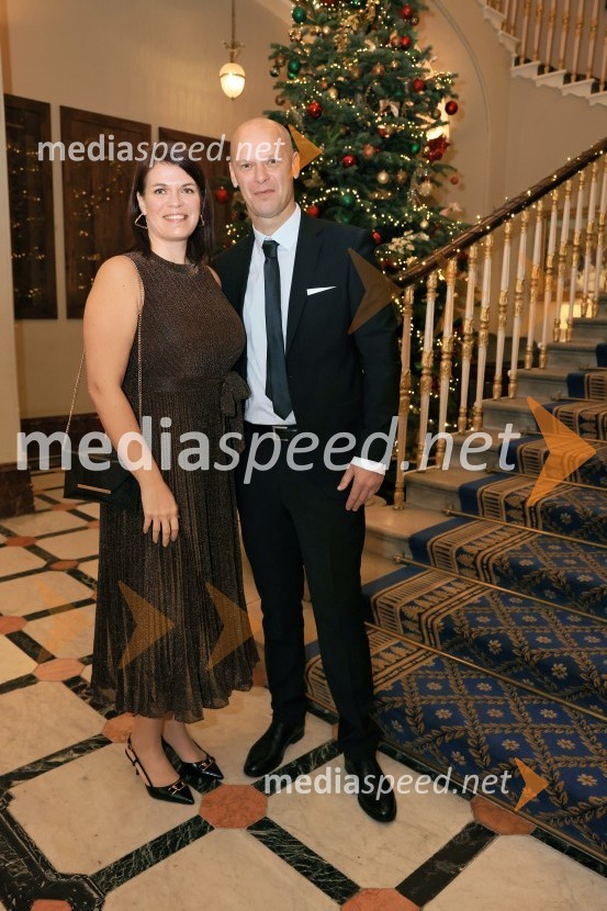  Maruša Uranjek, direktorica, Trimo Group Združeno Kraljestvo;  Primož Kozina, odvetnikChristmas Gala 2024, dogodek Britansko - slovenske gospodarske zbornice