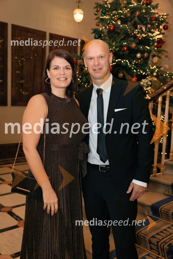  Maruša Uranjek, direktorica, Trimo Group Združeno Kraljestvo;  Primož Kozina, odvetnikChristmas Gala 2024, dogodek Britansko - slovenske gospodarske zbornice