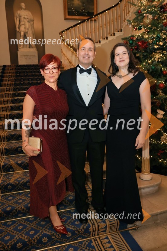  Dijana Ribarič Selakovič, Planet GV d.o.o;  Peter  Ribarič, direktor, Planet GV d.o.o; dr. Vita Godec, direktorica, Lenis farmacevtika d.o.o., zmagovalka AmCham Top Potential of the Year 2018Christmas Gala 2024, dogodek Britansko - slovenske gospodarske zbornice