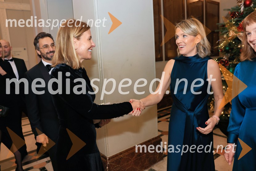  Maja Dragović, Slovenia Times;  Barbara Uranjek, direktorica, Britansko-slovenska gospodarska zbornicaChristmas Gala 2024, dogodek Britansko - slovenske gospodarske zbornice