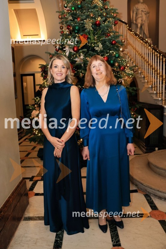  Barbara Uranjek, direktorica, Britansko-slovenska gospodarska zbornica;  Victoria Harrison, britanska veleposlanica v SlovenijiChristmas Gala 2024, dogodek Britansko - slovenske gospodarske zbornice