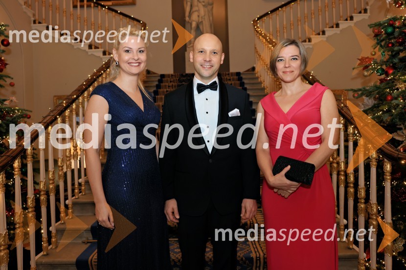  Špela Šinigoj;  Matija Šinigoj, Leone;  Brigita Femec, LeoneChristmas Gala 2024, dogodek Britansko - slovenske gospodarske zbornice