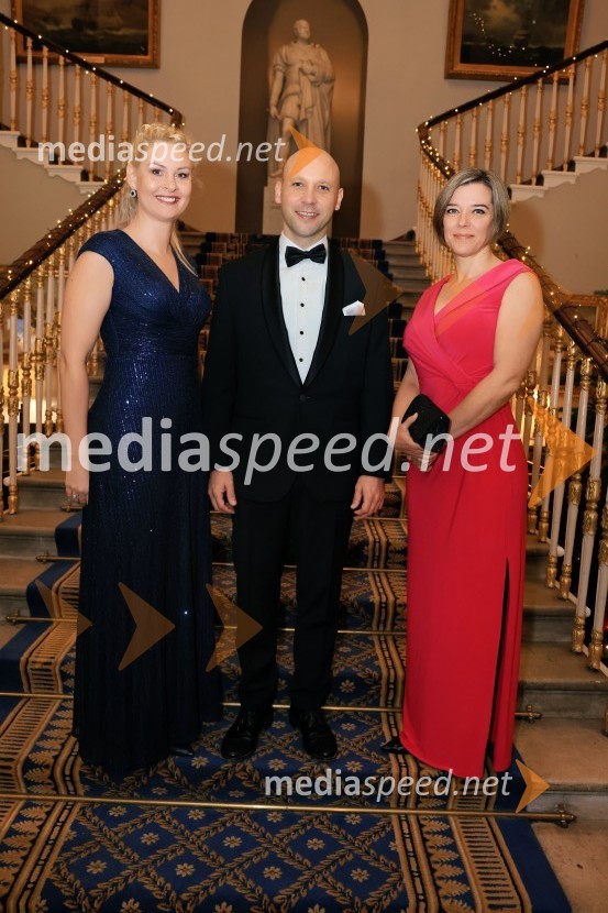  Špela Šinigoj;  Matija Šinigoj, Leone;  Brigita Femec, LeoneChristmas Gala 2024, dogodek Britansko - slovenske gospodarske zbornice