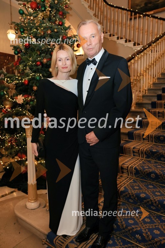  Andreja Bartenjev; dr. Igor Bartenjev, dr. med. specialist dermatovenerologijeChristmas Gala 2024, dogodek Britansko - slovenske gospodarske zbornice
