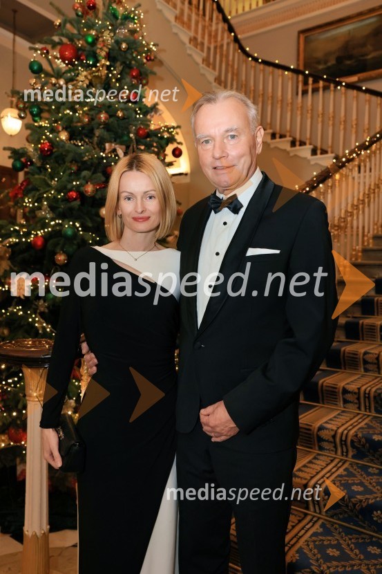  Andreja Bartenjev; dr. Igor Bartenjev, dr. med. specialist dermatovenerologijeChristmas Gala 2024, dogodek Britansko - slovenske gospodarske zbornice