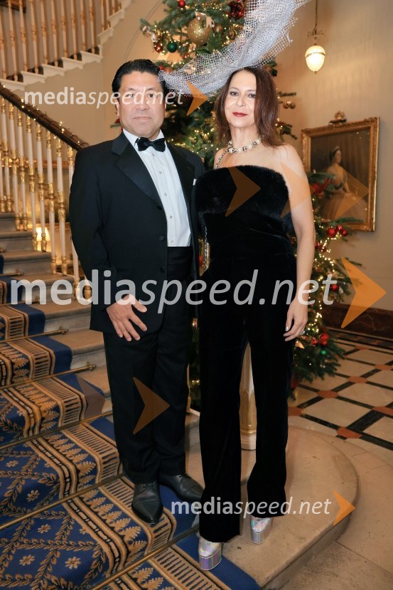  Tosh Kojima, generalni direktor, DCAdvisory Partners;  Nina Kojima, bivša dopisnica RTV v Združenem Kraljestvu, režiserka in producentkaChristmas Gala 2024, dogodek Britansko - slovenske gospodarske zbornice