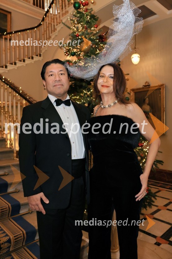  Tosh Kojima, generalni direktor, DCAdvisory Partners;  Nina Kojima, bivša dopisnica RTV v Združenem Kraljestvu, režiserka in producentkaChristmas Gala 2024, dogodek Britansko - slovenske gospodarske zbornice