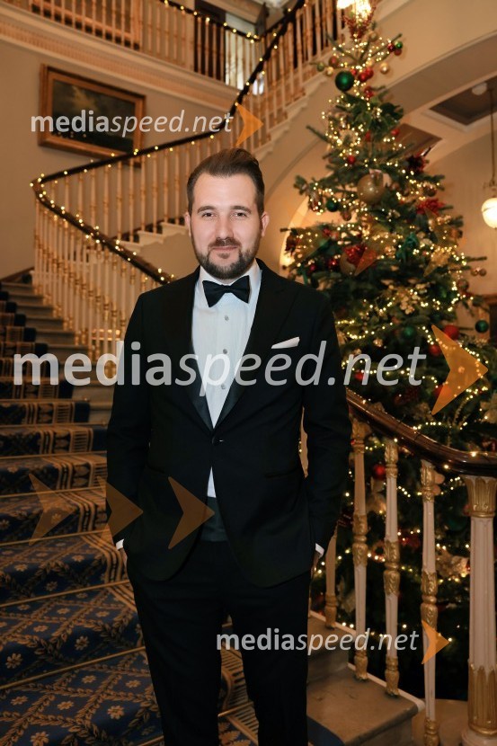  Miha Murn, predsednik AAMI Corporation, predsednik Botticellijevega kluba, predsednik Salvadorjevega kluba, direktor Zavoda AAMI, umetnikChristmas Gala 2024, dogodek Britansko - slovenske gospodarske zbornice