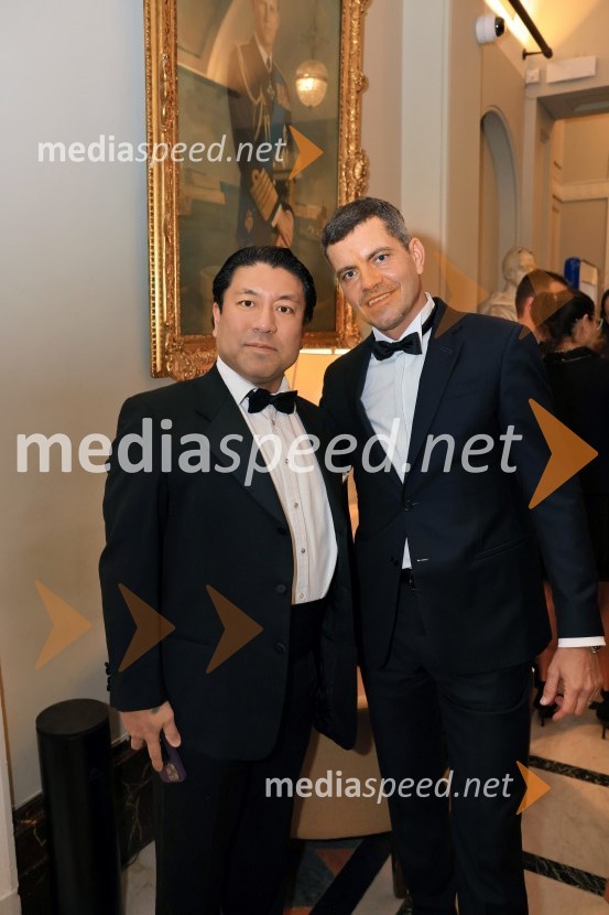  Tosh Kojima, generalni direktor, DCAdvisory Partners;  Luka Vesnaver, predsednik Britansko-slovenske gospodarske zbornice in partner v ION AdvisoryChristmas Gala 2024, dogodek Britansko - slovenske gospodarske zbornice