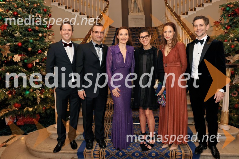  Nemanja Malbašić,  izvršni direktor, SRC;  Miloš Stefanovič, City bank;  Jana Poljak;  Nevin  Bayoumi Stefanović;  Sara Ana Žerko;  Miha Žerko, predsednik uprave, SRCChristmas Gala 2024, dogodek Britansko - slovenske gospodarske zbornice