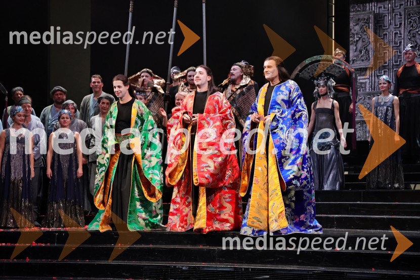  Martin Sušnik, operni solist;  Darko Vidic, operni pevec;  Dušan Topolovec, operni pevecTurandot, opera na odru Slovenskega narodnega gledališča Maribor