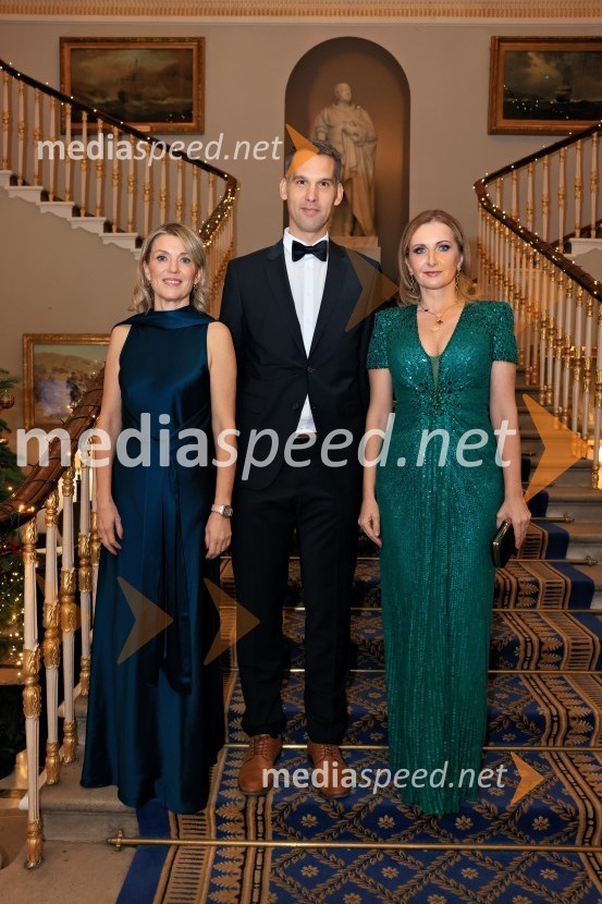  Barbara Uranjek, direktorica, Britansko-slovenska gospodarska zbornica;  Primož Kovačič, partner v oddelku revizije, PwC Slovenia;  Mojca Bartol Lesar, partnerica v oddelku davčno-pravnega svetovanja, PwC SloveniaChristmas Gala 2024, dogodek Britansko - slovenske gospodarske zbornice