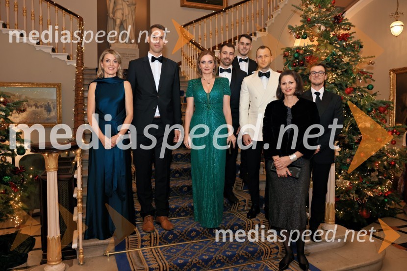  Barbara Uranjek, direktorica, Britansko-slovenska gospodarska zbornica;  Primož Kovačič, partner v oddelku revizije, PwC Slovenia;  Mojca Bartol Lesar, partnerica v oddelku davčno-pravnega svetovanja, PwC Slovenia;  Tim Gregor Grünfeld, partner, Uniko;  Ajas Midžan,  odvetniška pisarna Rojs, Peljhan, Prelesnik & partnerji;  ... ;  Saša Štebe, Leadership Solutions;  Gašper Štebe, Fakulteta za gradbeništvo in geodezijoChristmas Gala 2024, dogodek Britansko - slovenske gospodarske zbornice