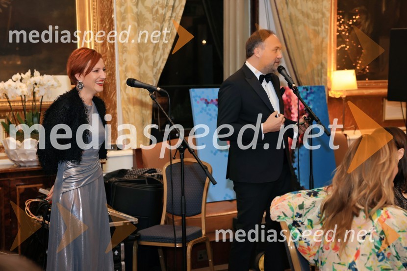 dr. Asta Vrečko, ministrica za kulturo;  Mart D. Buh, vodja poslovnega razvoja, Britansko-slovenska gospodarska zbornicaChristmas Gala 2024, dogodek Britansko - slovenske gospodarske zbornice