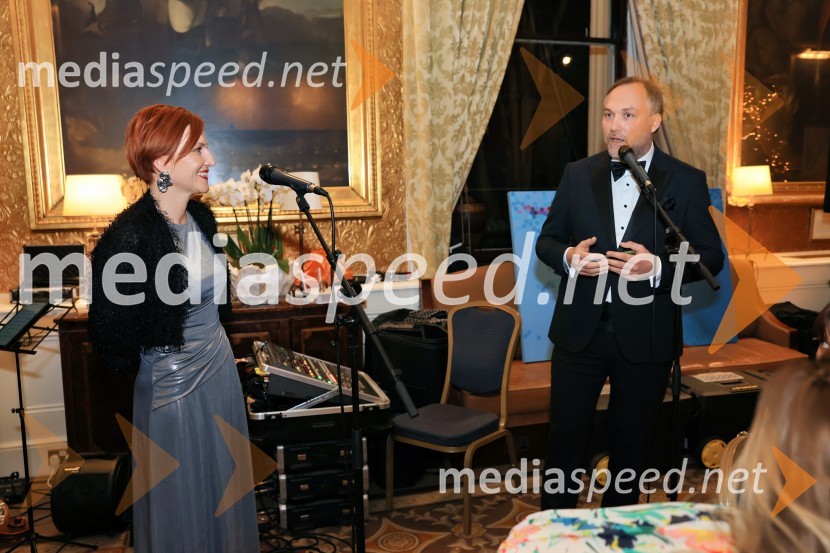 dr. Asta Vrečko, ministrica za kulturo;  Mart D. Buh, vodja poslovnega razvoja, Britansko-slovenska gospodarska zbornicaChristmas Gala 2024, dogodek Britansko - slovenske gospodarske zbornice