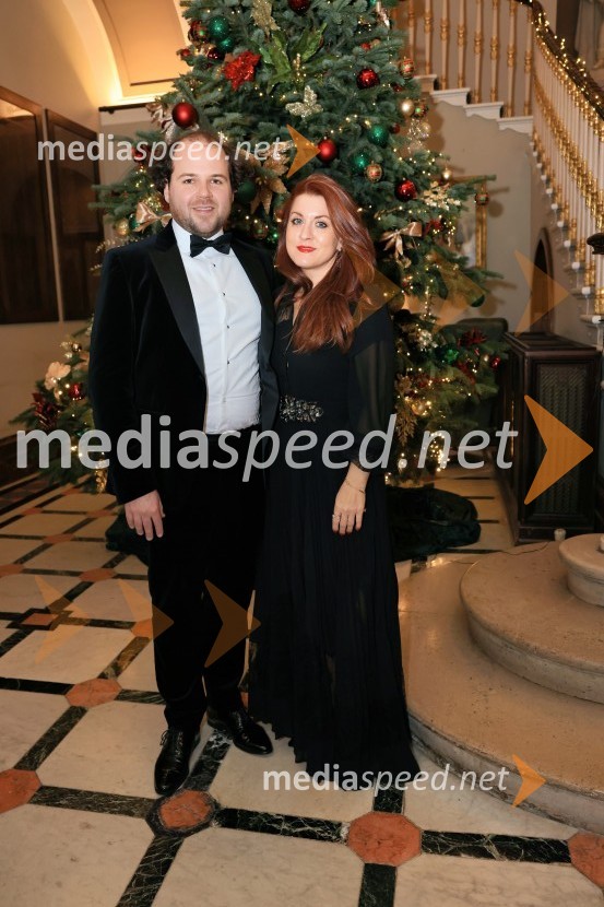  Ermin Tkalec, glasbenik;  Aleksandra Barič, Britansko veleposlaništvo v LjubljaniChristmas Gala 2024, dogodek Britansko - slovenske gospodarske zbornice