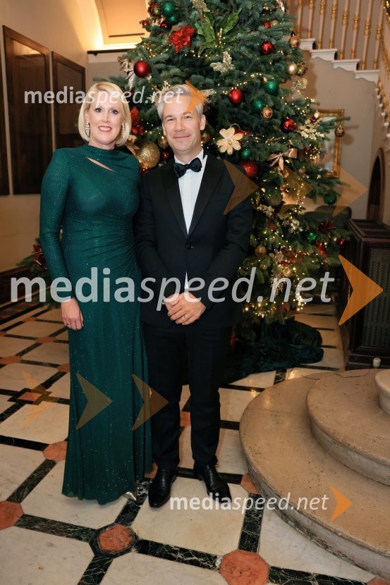  Petra Juvančič, izvršna direktorica, Združenje Manager; dr. Simon Savšek, vodja pisarne Skupine Evropske investicijske banke v SlovenijiChristmas Gala 2024, dogodek Britansko - slovenske gospodarske zbornice