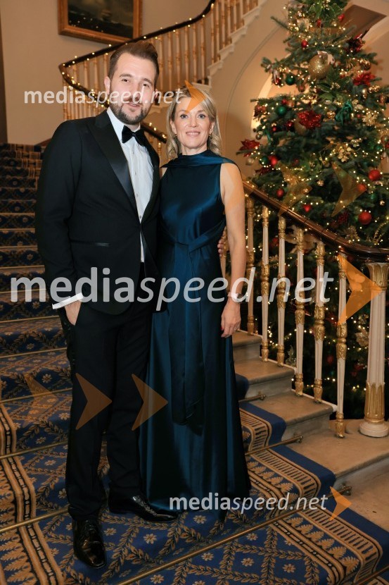  Miha Murn, predsednik AAMI Corporation, predsednik Botticellijevega kluba, predsednik Salvadorjevega kluba, direktor Zavoda AAMI, umetnik;  Barbara Uranjek, direktorica, Britansko-slovenska gospodarska zbornicaChristmas Gala 2024, dogodek Britansko - slovenske gospodarske zbornice