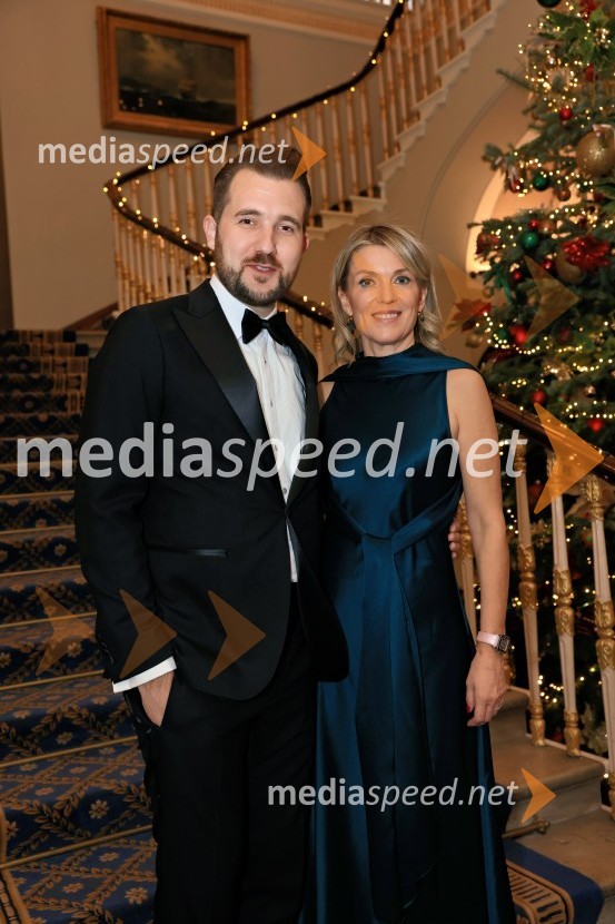  Miha Murn, predsednik AAMI Corporation, predsednik Botticellijevega kluba, predsednik Salvadorjevega kluba, direktor Zavoda AAMI, umetnik;  Barbara Uranjek, direktorica, Britansko-slovenska gospodarska zbornicaChristmas Gala 2024, dogodek Britansko - slovenske gospodarske zbornice