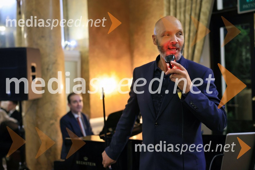  Peter Savizon, pevecChristmas Gala 2024, dogodek Britansko - slovenske gospodarske zbornice