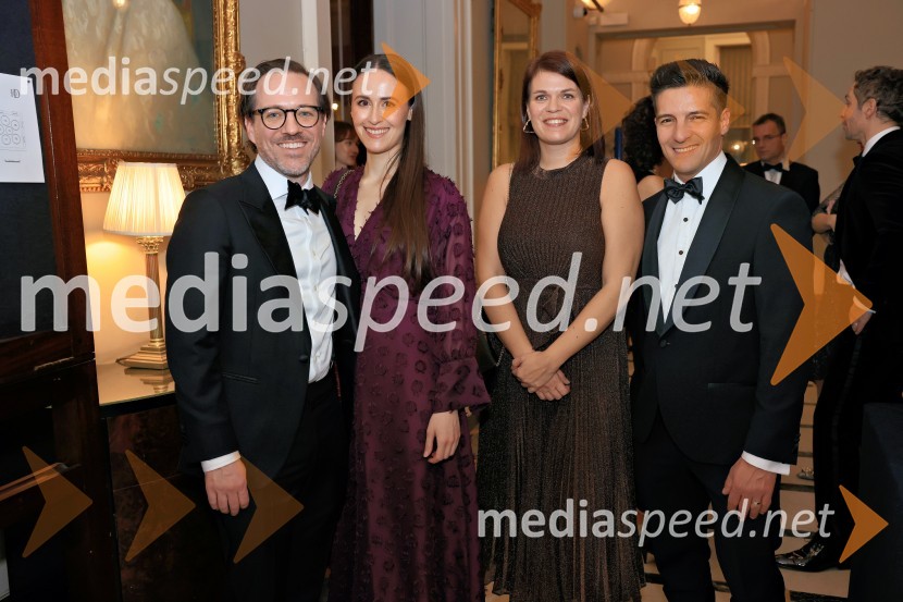  ... ;  ... ;  Maruša Uranjek, direktorica, Trimo Group Združeno Kraljestvo;  David Premelč, partner, odvetniška pisarna Rojs, Peljhan, Prelesnik & partnerjiChristmas Gala 2024, dogodek Britansko - slovenske gospodarske zbornice