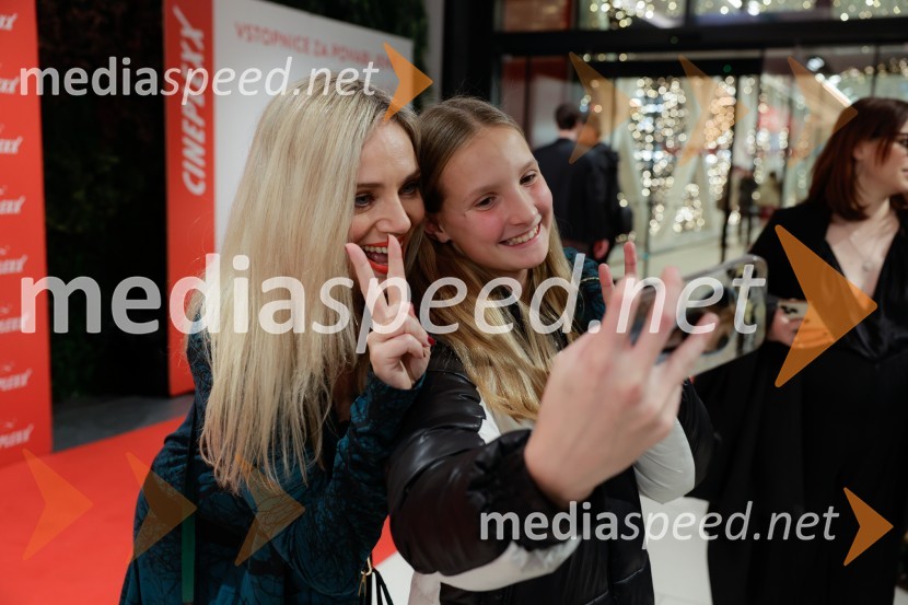  Katarina Čas, igralka;  ... Pa tako lep dan je bil, premiera slovenskega filma v Cineplexx Ljubljana