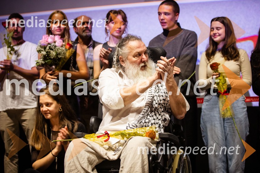  Barbara Drmota, kostumografka;  Ella Lapajne, igralka;  Janez Škof, igralec;  Maks Kerševan, igralka;  Vinci Vogue Anžlovar, scenarist;  Svit Šturbej;  ... Poslovil se je Vinci Vogue Anžlovar, legenda slovenskega filma