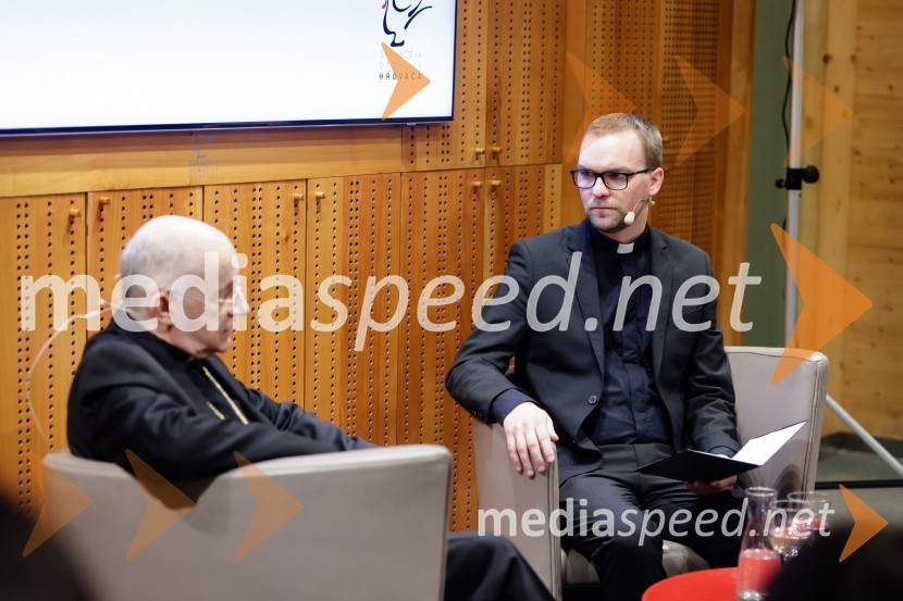 Msgr. Jean-Marie Antoine Joseph Speich, apostolski nuncij; dr. Gabriel Kavčič, tiskovni predstavnik Slovenske škofovske konference Msgr. Jean-Marie Antoine Joseph Speich, gost v skednju Škrabčeve domačije