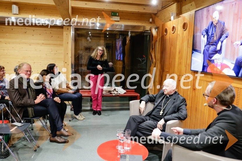  Janez  Škrabec, direktor Riko d.o.o.;  Polona Lovšin, vodja komunikacij, Riko d.o.o.; Msgr. Jean-Marie Antoine Joseph Speich, apostolski nuncijMsgr. Jean-Marie Antoine Joseph Speich, gost v skednju Škrabčeve domačije