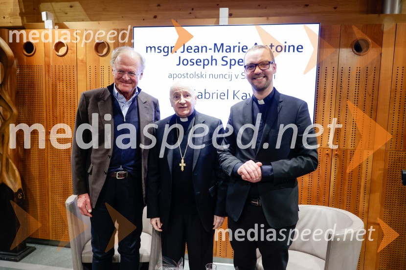  Janez  Škrabec, direktor Riko d.o.o.; Msgr. Jean-Marie Antoine Joseph Speich, apostolski nuncij; dr. Gabriel Kavčič, tiskovni predstavnik Slovenske škofovske konference Msgr. Jean-Marie Antoine Joseph Speich, gost v skednju Škrabčeve domačije