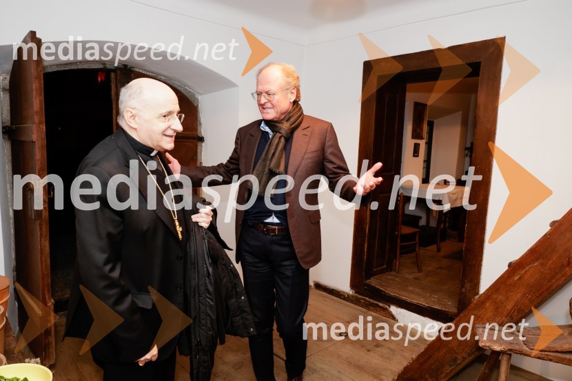 Msgr. Jean-Marie Antoine Joseph Speich, apostolski nuncij;  Janez  Škrabec, direktor Riko d.o.o.Msgr. Jean-Marie Antoine Joseph Speich, gost v skednju Škrabčeve domačije