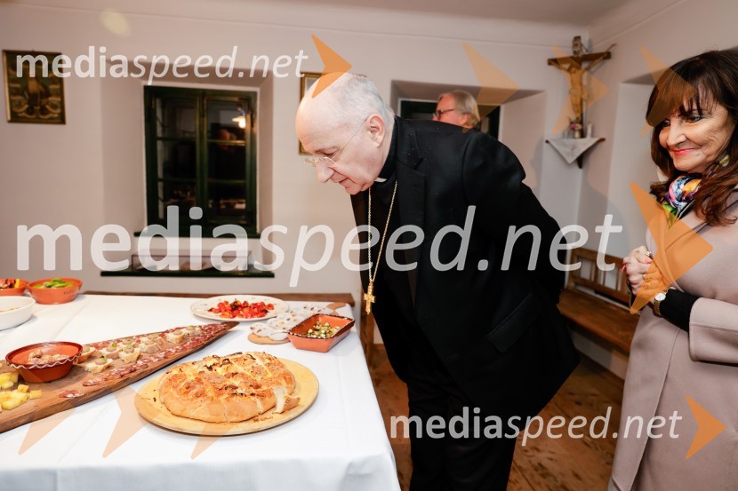 Msgr. Jean-Marie Antoine Joseph Speich, apostolski nuncij; Prof. dr. Marjeta Zorc, dr. med., Kardiološka ordinacija MedicorMsgr. Jean-Marie Antoine Joseph Speich, gost v skednju Škrabčeve domačije