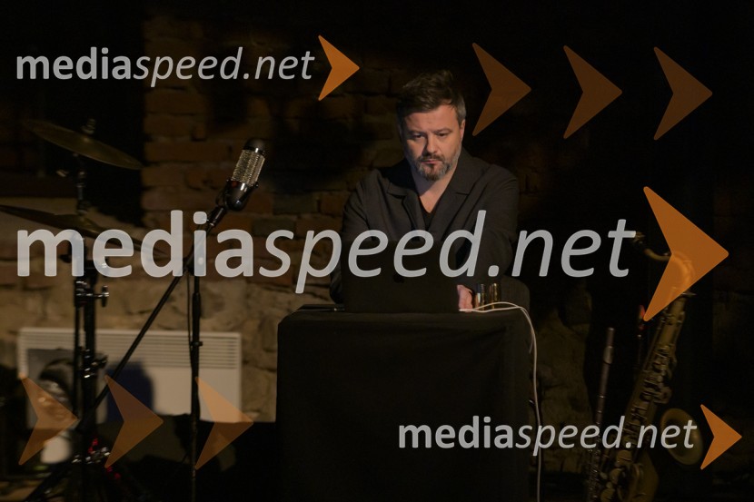  Jure Pukl, glasbenikNa pragu nevidnega, predstava ob jubileju Lutkovnega gledališča Maribor